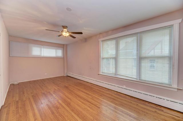 6833 S Cregier Avenue, Chicago, IL 60649