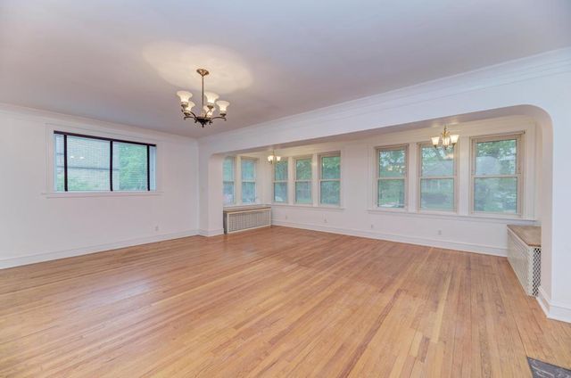 6833 S Cregier Avenue, Chicago, IL 60649