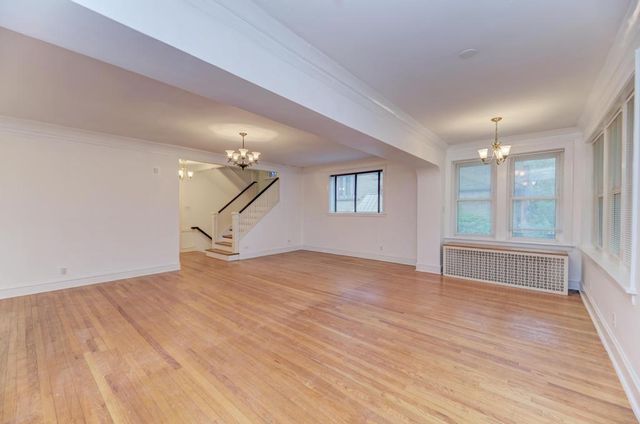 6833 S Cregier Avenue, Chicago, IL 60649