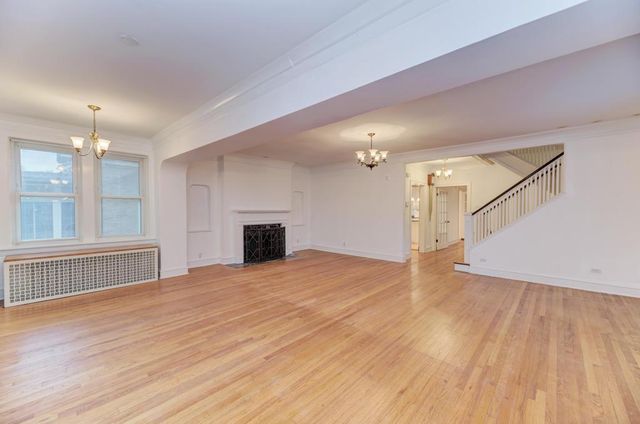 6833 S Cregier Avenue, Chicago, IL 60649