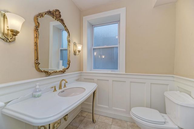 6833 S Cregier Avenue, Chicago, IL 60649