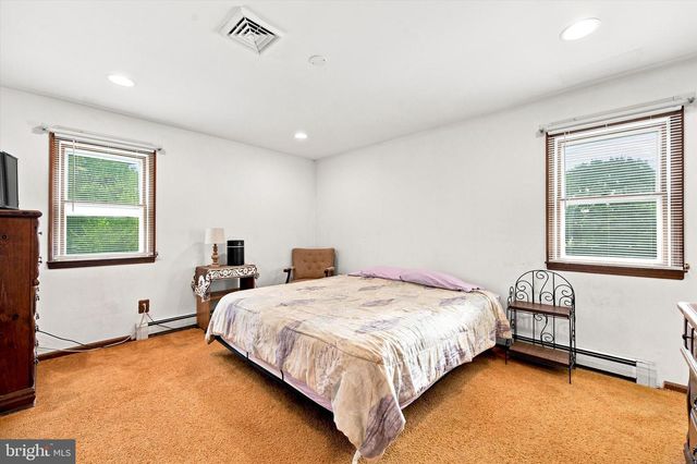 360 OAK DR, Harleysville, PA 19438