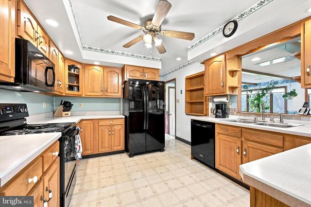 360 OAK DR, Harleysville, PA 19438