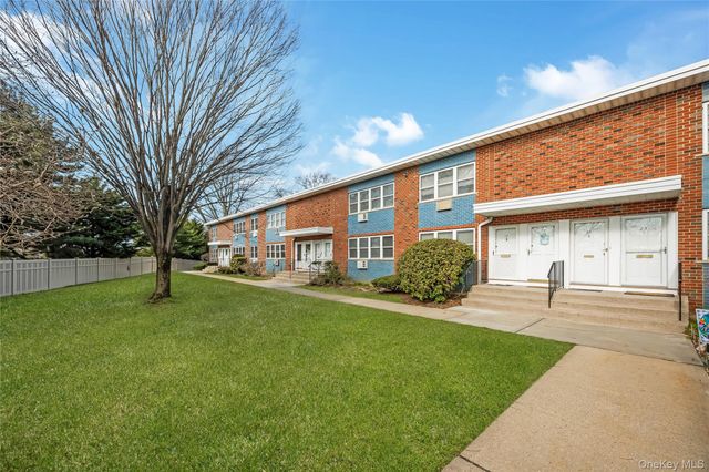 13 Farber Drive 13, West Babylon, NY 11704