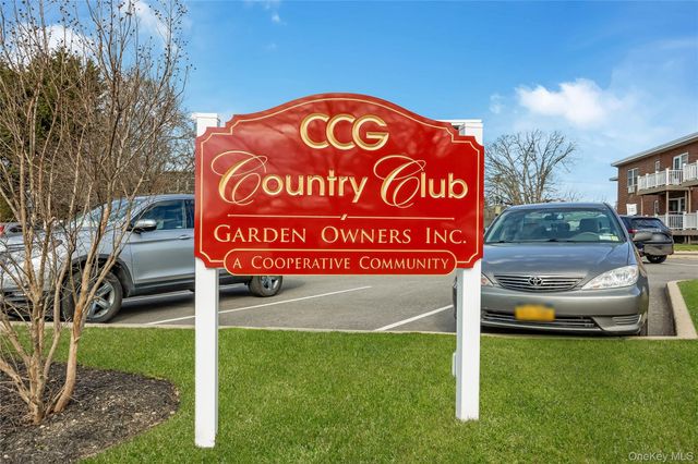 13 Farber Drive 13, West Babylon, NY 11704