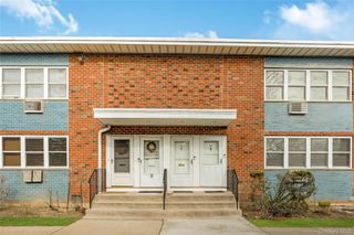 13 Farber Drive 13, West Babylon, NY 11704