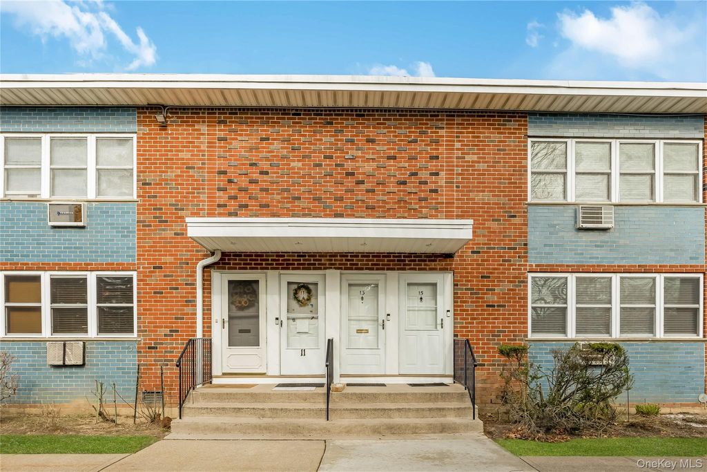 13 Farber Drive 13, West Babylon, NY 11704