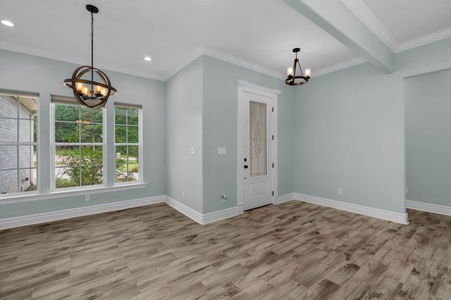 281 S Tracy Dr, Longview, TX 75603