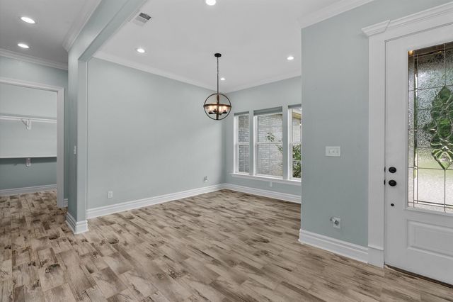 281 S Tracy Dr, Longview, TX 75603