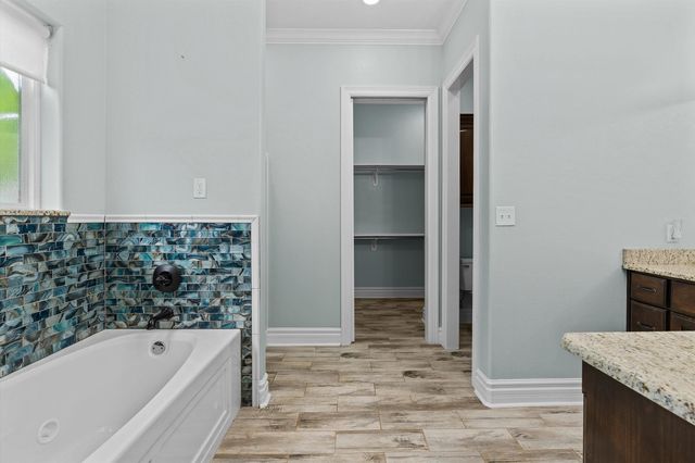 281 S Tracy Dr, Longview, TX 75603