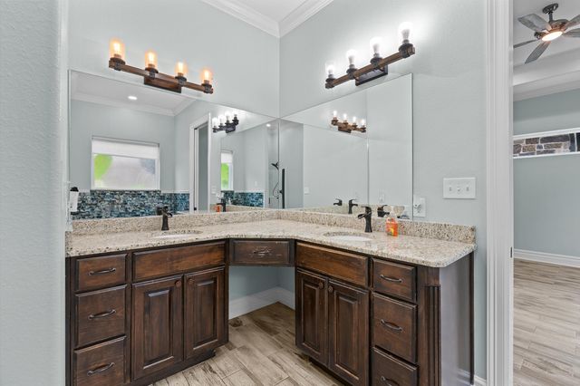 281 S Tracy Dr, Longview, TX 75603