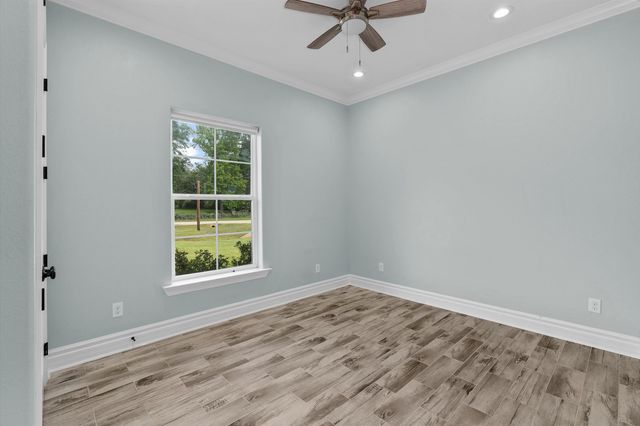 281 S Tracy Dr, Longview, TX 75603