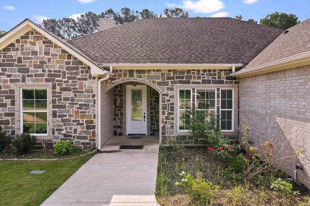 281 S Tracy Dr, Longview, TX 75603