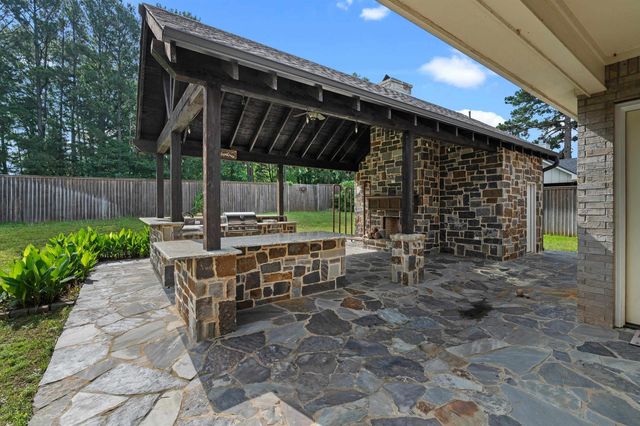 281 S Tracy Dr, Longview, TX 75603