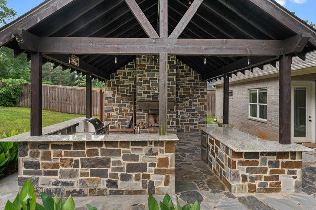 281 S Tracy Dr, Longview, TX 75603