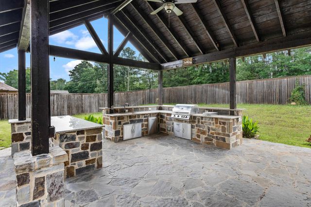 281 S Tracy Dr, Longview, TX 75603