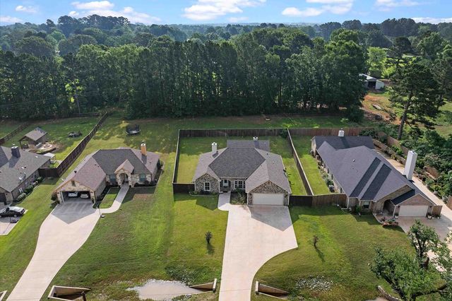 281 S Tracy Dr, Longview, TX 75603