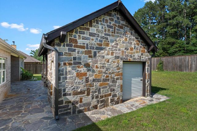 281 S Tracy Dr, Longview, TX 75603