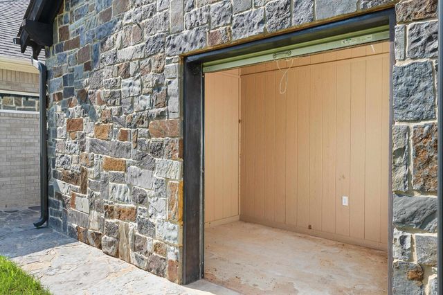 281 S Tracy Dr, Longview, TX 75603