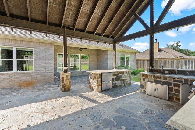 281 S Tracy Dr, Longview, TX 75603