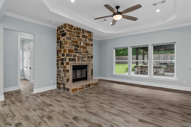 281 S Tracy Dr, Longview, TX 75603