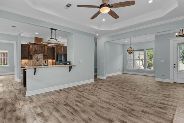 281 S Tracy Dr, Longview, TX 75603