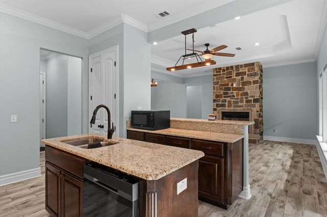 281 S Tracy Dr, Longview, TX 75603