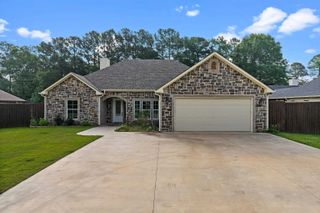 281 S Tracy Dr, Longview, TX 75603