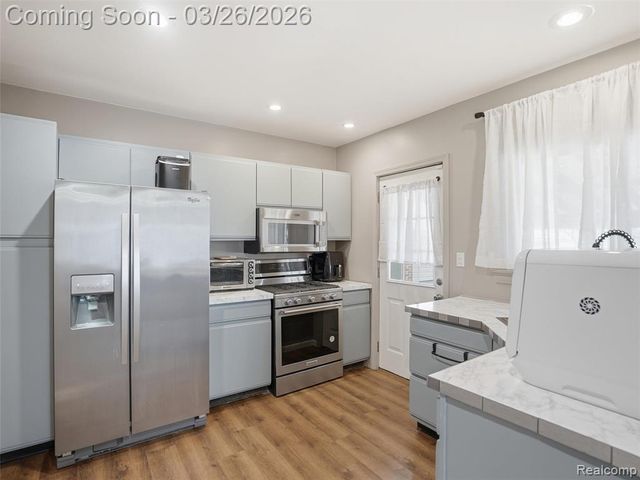 320 W Hazelhurst Street, Ferndale, MI 48220