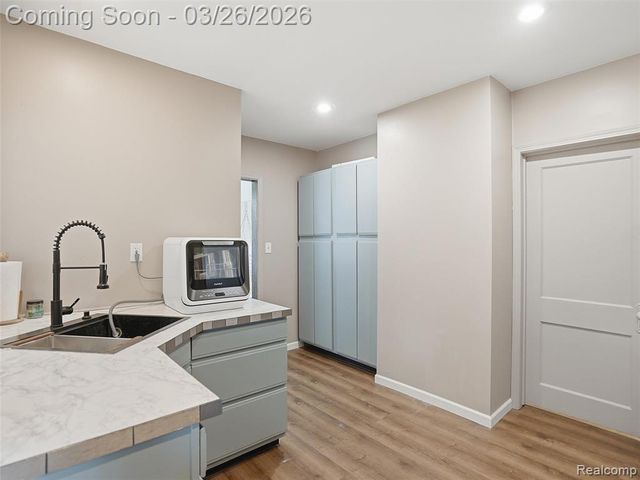 320 W Hazelhurst Street, Ferndale, MI 48220