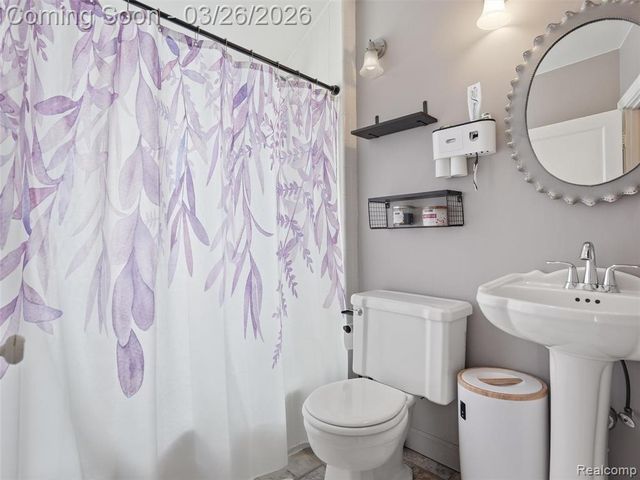 320 W Hazelhurst Street, Ferndale, MI 48220