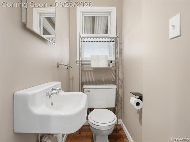 320 W Hazelhurst Street, Ferndale, MI 48220