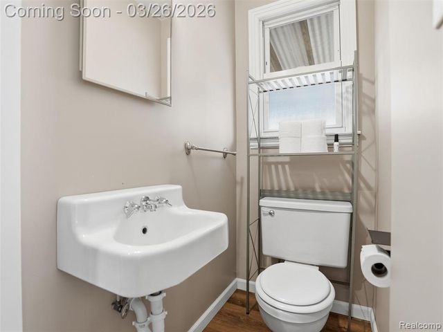 320 W Hazelhurst Street, Ferndale, MI 48220