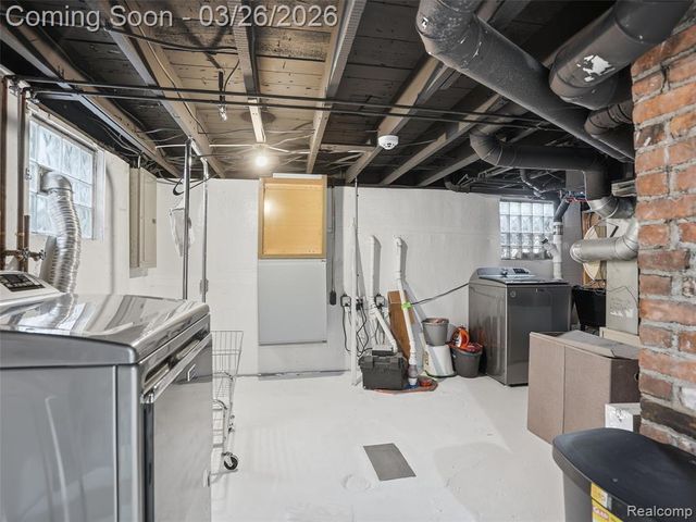 320 W Hazelhurst Street, Ferndale, MI 48220