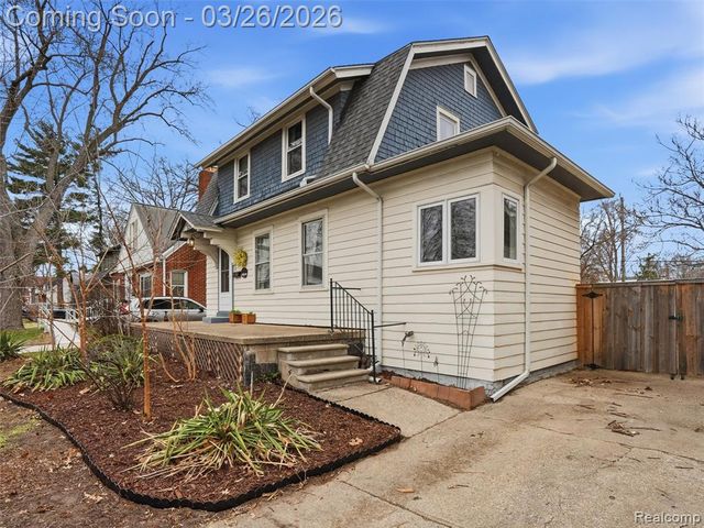 320 W Hazelhurst Street, Ferndale, MI 48220