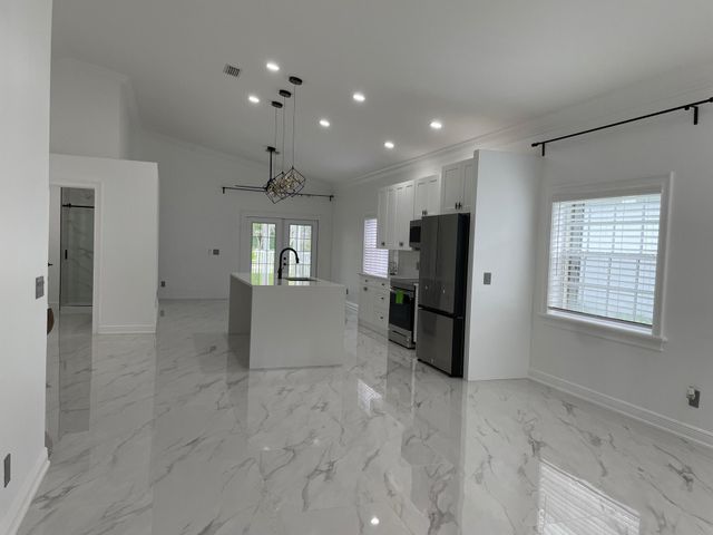6264 Lansdowne Circle, Boynton Beach, FL 33472