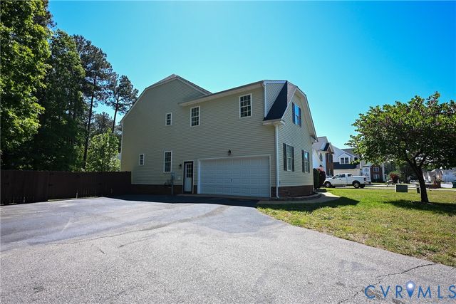 5901 Barnwood Dr, Ampthill, VA 23234