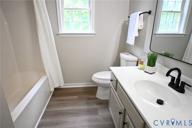 5901 Barnwood Dr, Ampthill, VA 23234