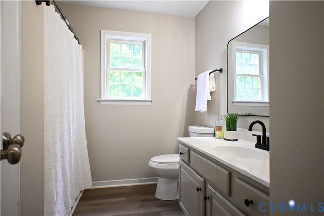 5901 Barnwood Dr, Ampthill, VA 23234