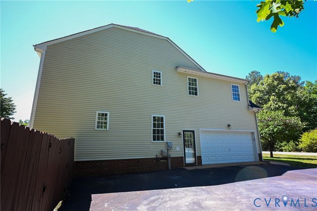 5901 Barnwood Dr, Ampthill, VA 23234