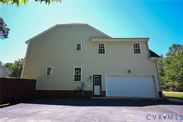 5901 Barnwood Dr, Ampthill, VA 23234