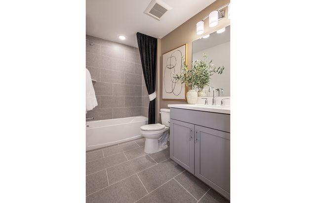 250 Mary Drive 04316, Schaumburg, IL 60193