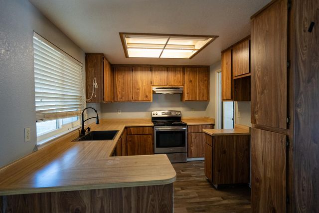 4221 Rosecrest Way, Sacramento, CA 95826
