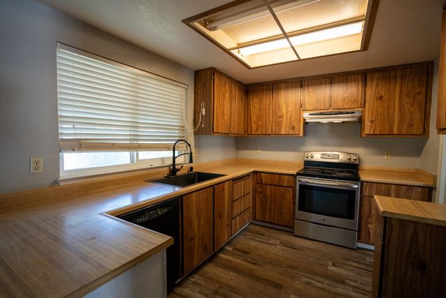 4221 Rosecrest Way, Sacramento, CA 95826