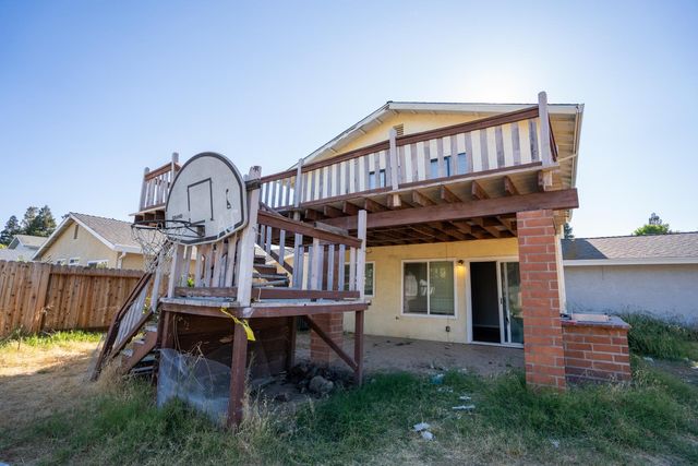 4221 Rosecrest Way, Sacramento, CA 95826