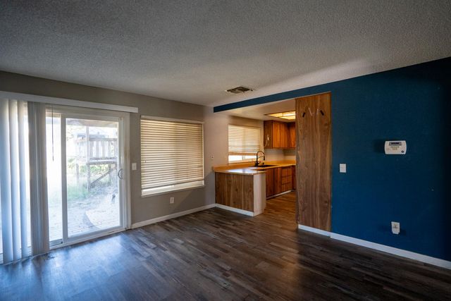 4221 Rosecrest Way, Sacramento, CA 95826