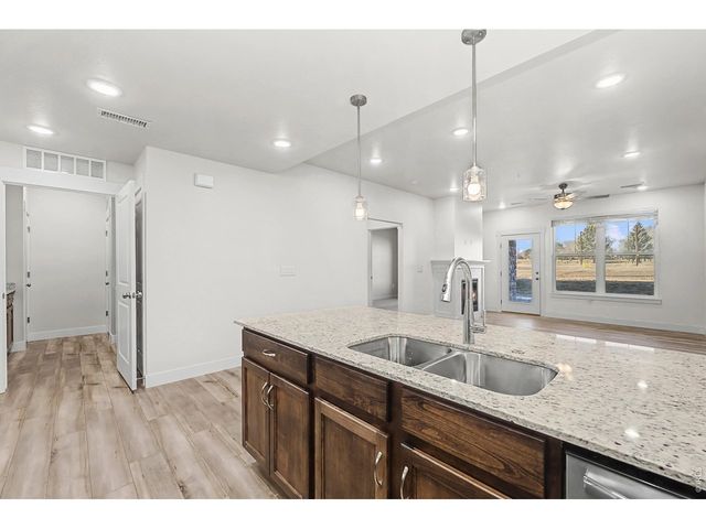 265 High Point Dr 102, Longmont, CO 80504