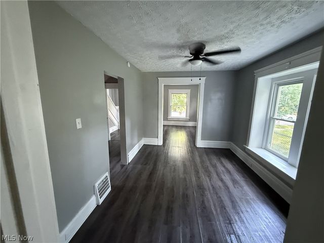 958 Haynes, Akron, OH 44307