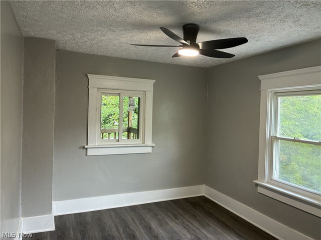 958 Haynes, Akron, OH 44307