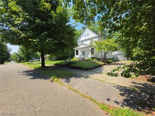 958 Haynes, Akron, OH 44307